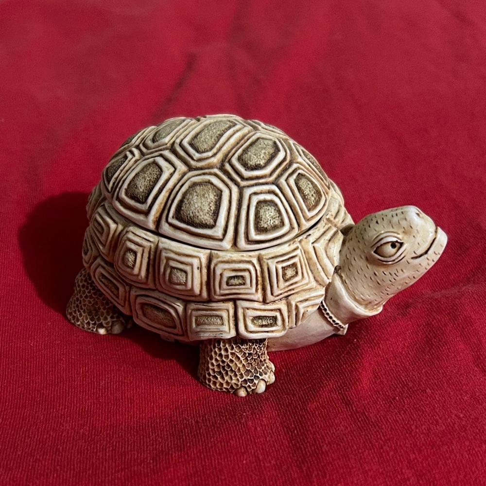 Vintage 1993 Harmony Kingdom one step ahead turtle Figurine - Brown and Tan - Picture 3 of 9